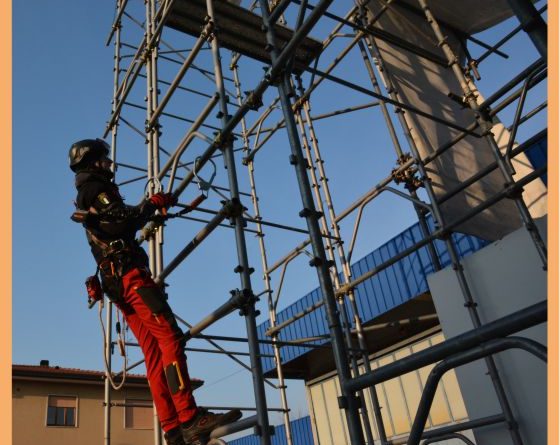 Lavori in quota: utilizzo dei DPI di terza categoria anticaduta.