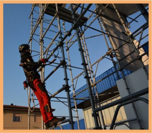 Lavori in quota: utilizzo dei DPI di terza categoria anticaduta.